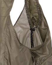Carica l'immagine nel visualizzatore di Gallery, Roa Packable Knot Bag Taupe