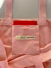 Carica l'immagine nel visualizzatore di Gallery, Apartamento Travel Bag Pink