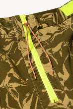 Carica l'immagine nel visualizzatore di Gallery, Aries Crinkle Print Walking Short