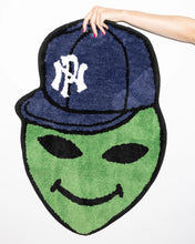 Carica l'immagine nel visualizzatore di Gallery, NP Alien Dude Rug