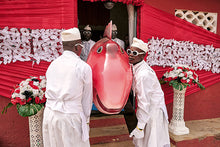 Carica l'immagine nel visualizzatore di Gallery, Regula Tschumi - Buried in Style. Artistic Coffins and Funerary Culture in Ghana