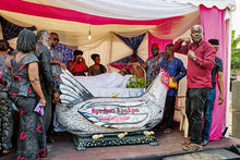 Carica l'immagine nel visualizzatore di Gallery, Regula Tschumi - Buried in Style. Artistic Coffins and Funerary Culture in Ghana