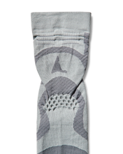 Carica l'immagine nel visualizzatore di Gallery, ROA Bones Logo Q-Skin Technical Crew Socks Light Grey