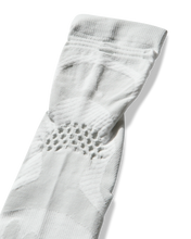 Carica l'immagine nel visualizzatore di Gallery, ROA Bones Logo Q-skin Technical Crew Socks