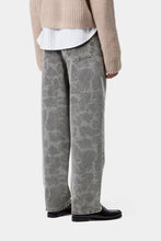Carica l&#39;immagine nel visualizzatore di Gallery, Carhartt WIP W&#39; Duck Orell Pant Camo Duck/Black Heavy (bleach wash)