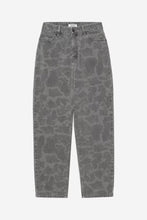 Carica l&#39;immagine nel visualizzatore di Gallery, Carhartt WIP W&#39; Duck Orell Pant Camo Duck/Black Heavy (bleach wash)