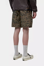 Carica l'immagine nel visualizzatore di Gallery, Carhartt WIP Travon Short Duck Feather Print, Cypress / Black