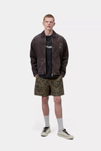 Carica l'immagine nel visualizzatore di Gallery, Carhartt WIP Travon Short Duck Feather Print, Cypress / Black