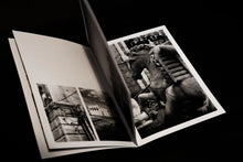 Carica l'immagine nel visualizzatore di Gallery, Sun 16 Zine Issue 08 - Le cose stanno così (più o meno)