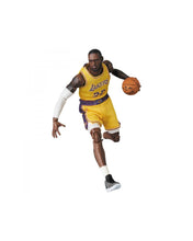 Carica l&#39;immagine nel visualizzatore di Gallery, Medicom Toy MAFEX Lebron James